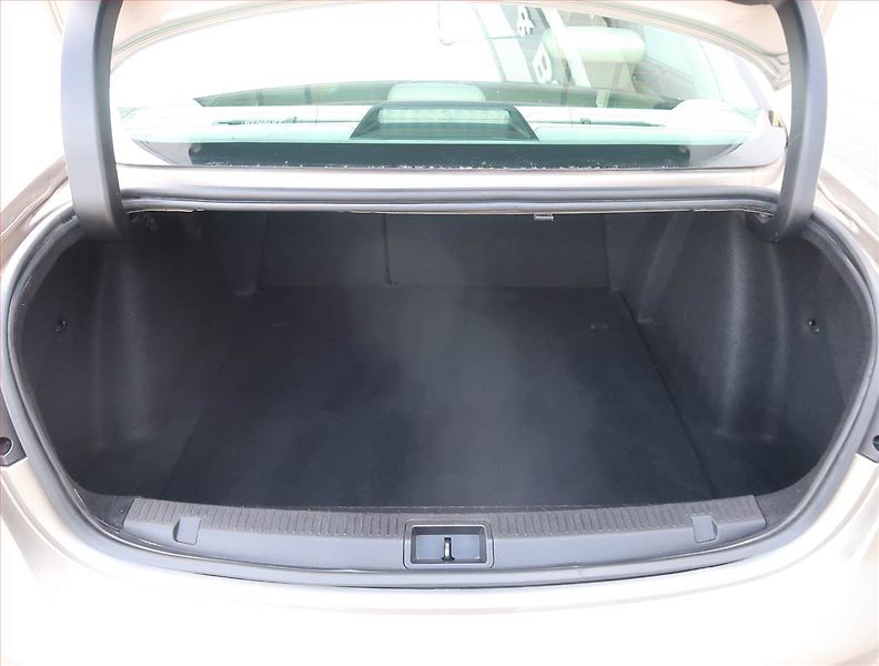 Renault Fluence (2010) 1.6 16V, levný provoz - fotka 13 z 18