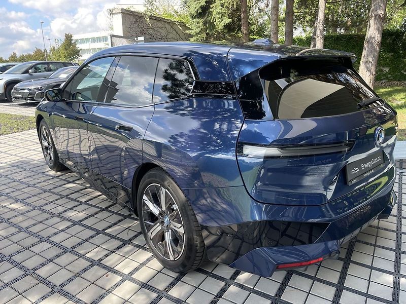 BMW Ostatní xDrive40 H&K REZERVACE - fotka 4 z 43