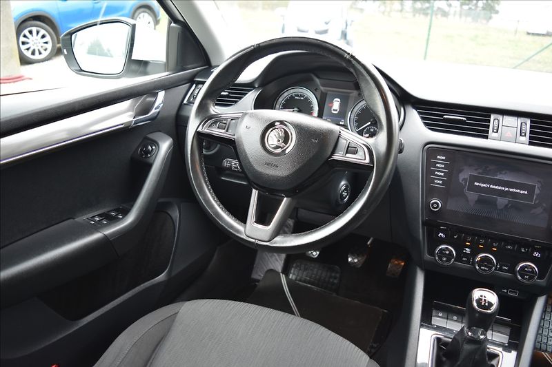 Škoda Octavia 1,6 TDI 85kw ALU KLIMA TAŽNÉ - fotka 19 z 48