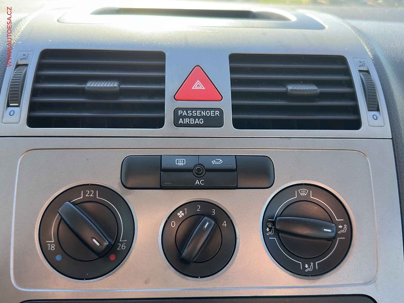 Volkswagen Touran (2009) 1.9TDi, AC, temp - fotka 14 z 16