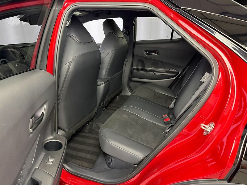 Toyota C-HR 2.0 PHEV e-CVT GR SPORT, ACC, - fotka 12 z 32