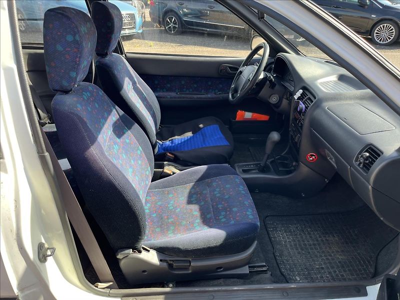 Suzuki Swift 1,0 i AUTOMAT EKO ZAPLACENO - fotka 11 z 25