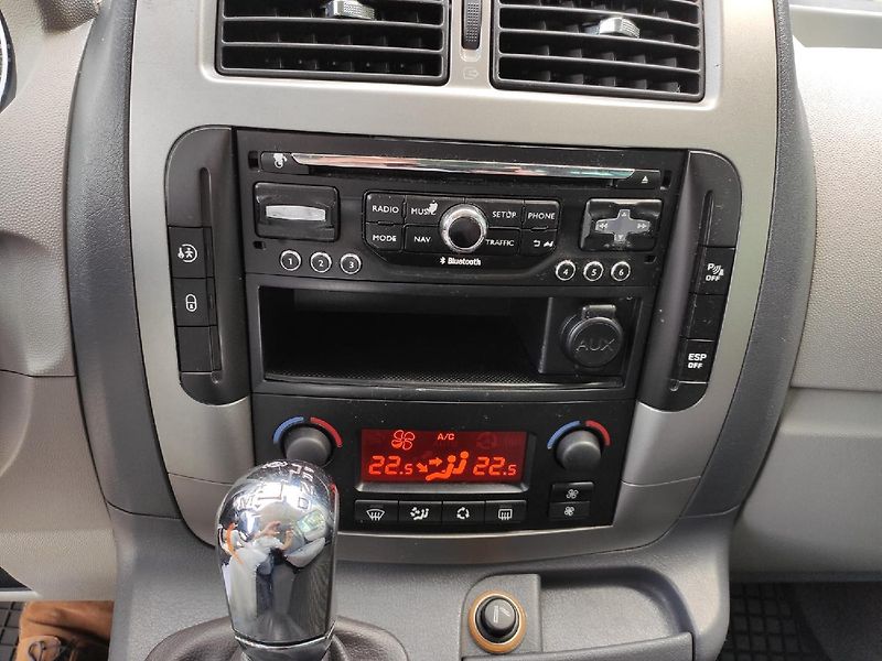 Peugeot Expert Tepee (2013) 2.0 HDI 180k AUT6 TZ - fotka 21 z 26