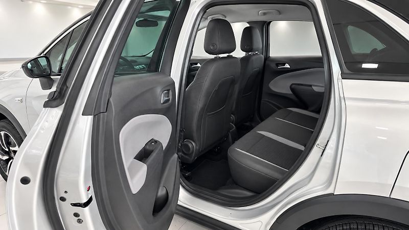 Opel Crossland X (2017) - fotka 16 z 23