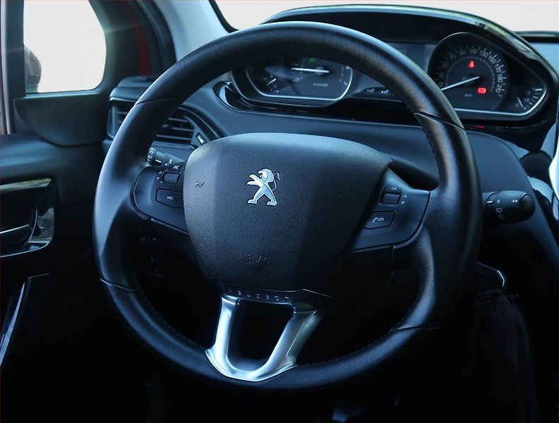 Peugeot 208 (2018) 1.2 PureTech, ČR,1.maj - fotka 16 z 16