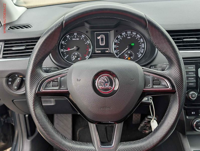 Škoda Octavia (2015) 1.4 TSi, Elegance, DSG, +kola - fotka 13 z 22