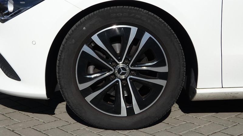 Mercedes-Benz CLA 180 - fotka 21 z 22