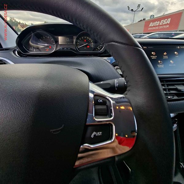 Peugeot 2008 (2019) 1.2PT, 1.maj,ČR, Active, AC - fotka 16 z 19