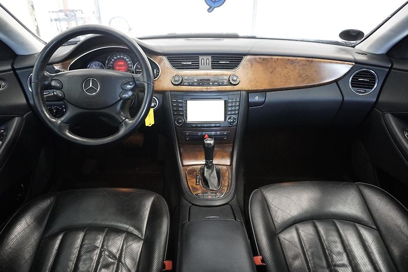 Mercedes-Benz CLS (2005) CLS350 3,5I AUTOMAT - fotka 21 z 31