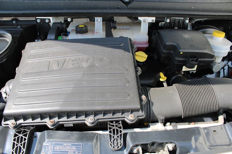 Iveco Daily 35S160 2,3 Skříň+čelo+klima - fotka 16 z 17