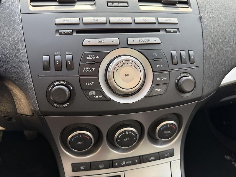 Mazda 3 1.6 Active Plus - fotka 29 z 31