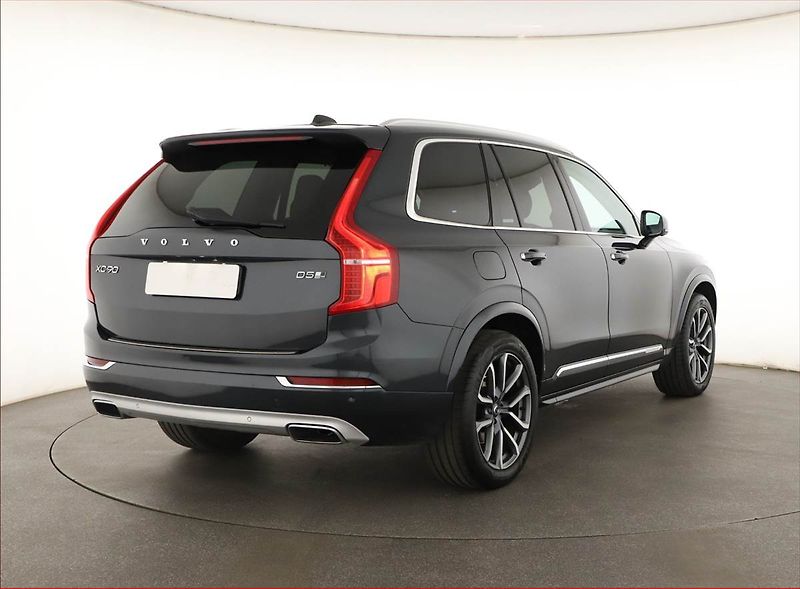 Volvo XC90 (2018) D5 AWD - fotka 5 z 21