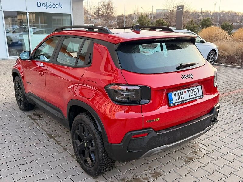 Jeep Avenger 4xe Upland 1.2 Turbo e-Hybrid - fotka 6 z 18