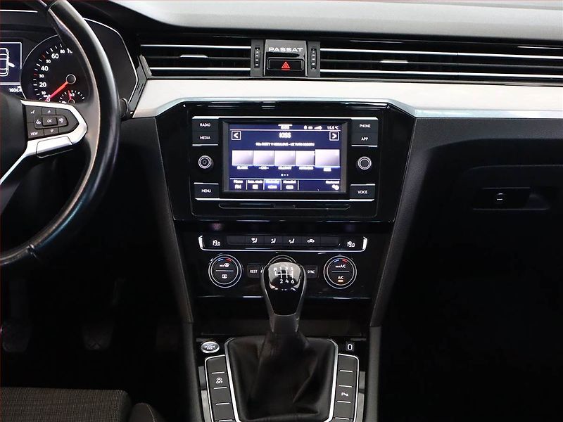 Volkswagen Passat (2019) 1.5 TSI, Tempomat - fotka 10 z 15