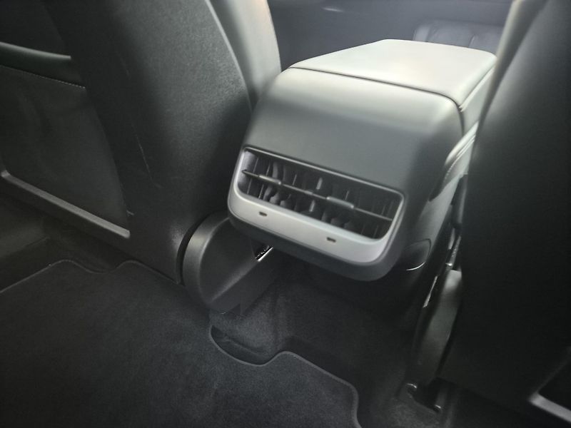 Tesla Model Y ZAMLUVENO ! TZ 92,4% - fotka 44 z 50