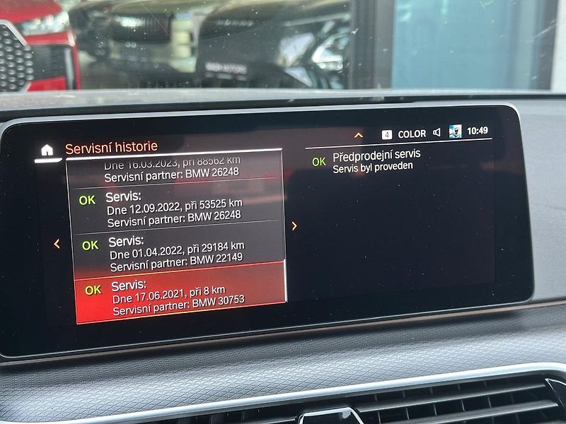 BMW Řada 5 540i ExecutiveDrivePRO,1.maj,D - fotka 14 z 22