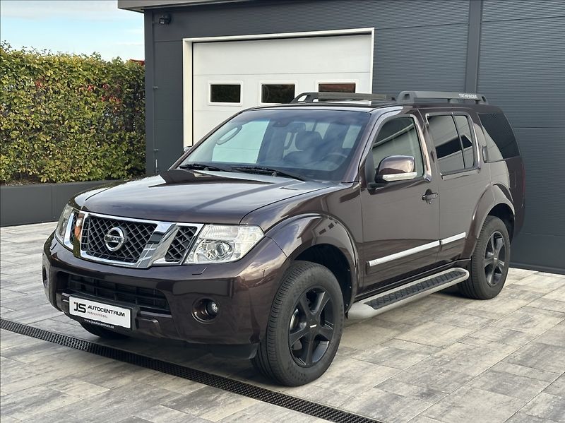 Nissan Pathfinder 3,0 DCI 231PS  LE Executive 4x - fotka 2 z 55
