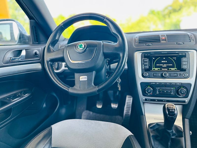 Škoda Octavia (2011) 2.0TSi RS NAVI, GARANCE KM - fotka 9 z 15