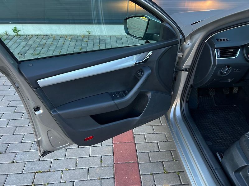 Škoda Octavia 1,6 TDi 81kW STYLE-KAMERA.P - fotka 12 z 42