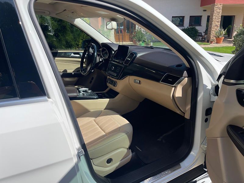 Mercedes-Benz GLS (2017) GLS 450 4MATIC 2017 bílá - fotka 6 z 8