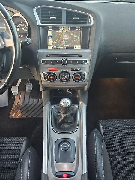 Citroën C4 (2016) 1.2 81kW SHINE,81 000 KM !!! - fotka 22 z 47