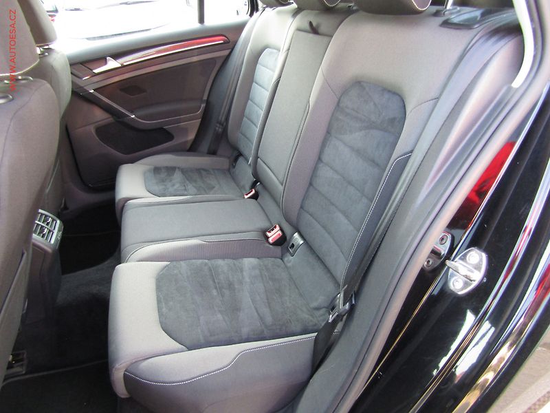 Volkswagen Golf (2016) 2.0TDi, ČR, Highline, DSG - fotka 10 z 16