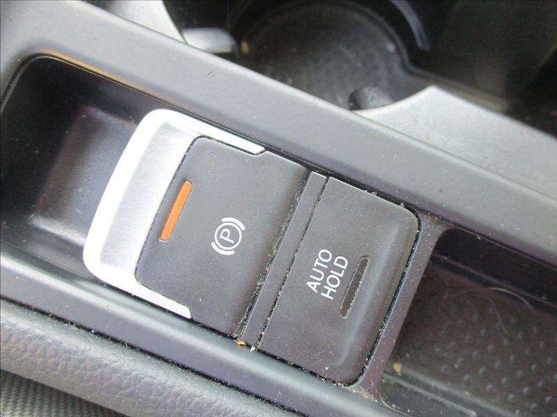 Volkswagen Golf 1,2 TSI,NAVI,digiklima,servis, - fotka 18 z 36