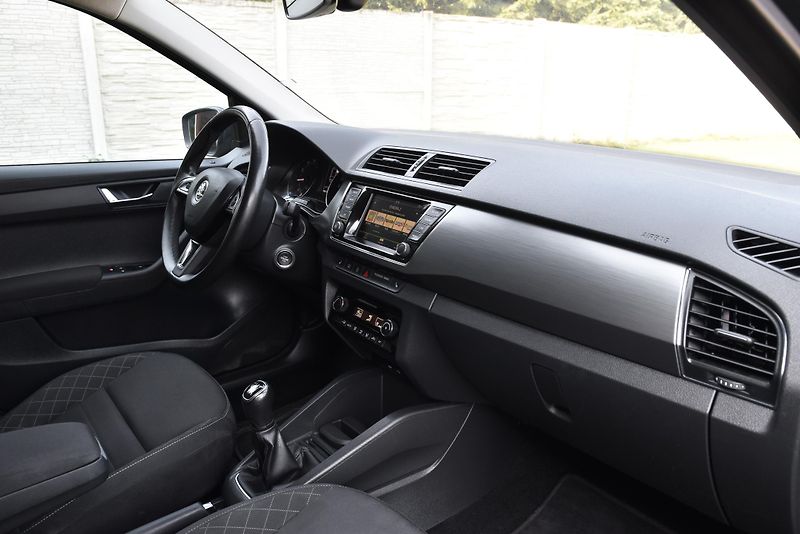Škoda Fabia 1.2 TSi 6st STYLE,KLIMA,VÝHŘEV - fotka 41 z 50
