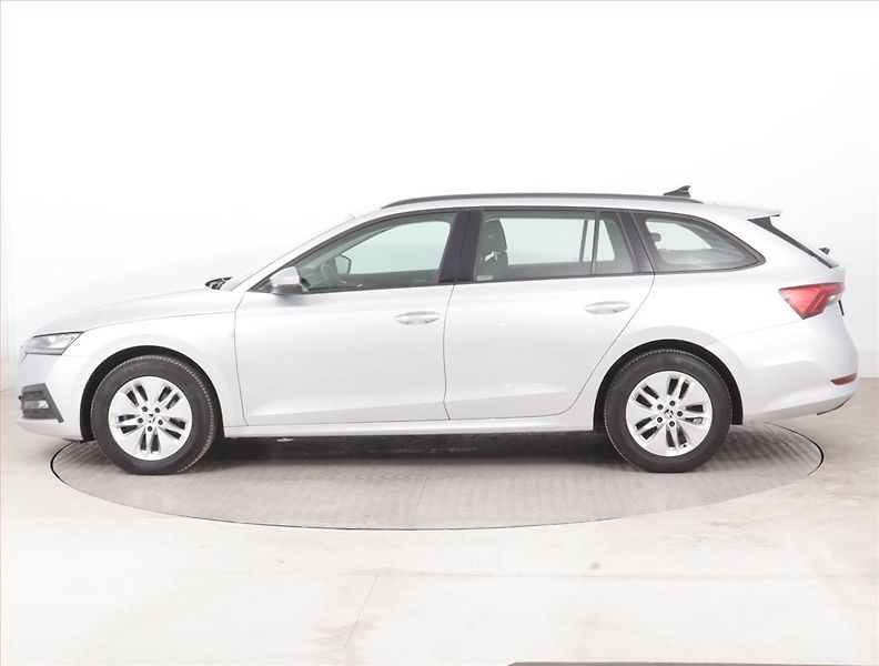 Škoda Octavia (2022) Ambition 2.0 TDI, ČR,1.maj - fotka 3 z 15