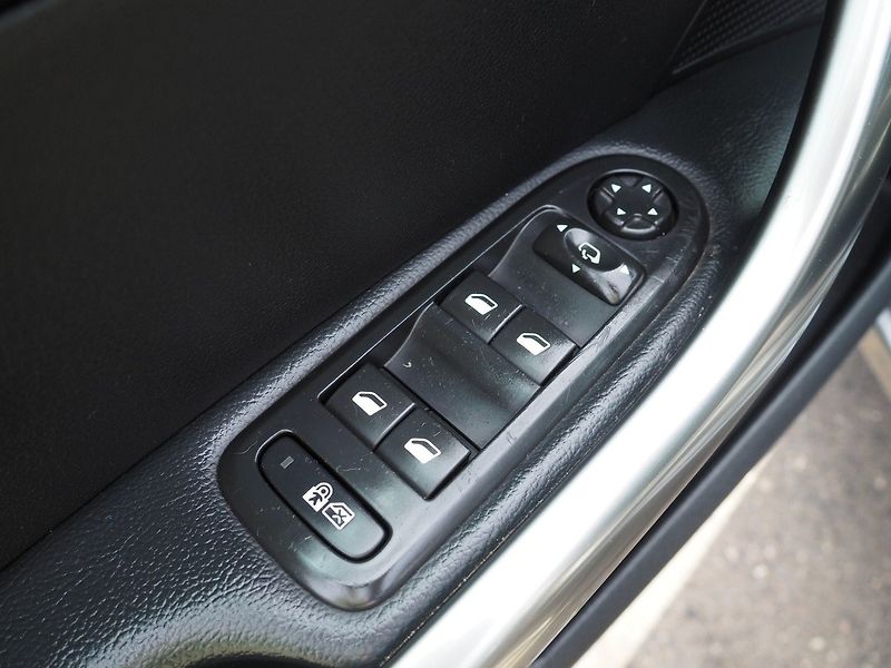 Peugeot 308 (2013) 2.0 HDI, SW BusinessLine, AT - fotka 20 z 33