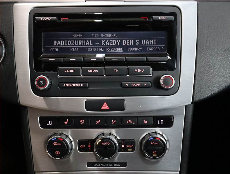 Volkswagen Passat (2012) 2.0 TDI, Serv.kniha, Xenony - fotka 12 z 20