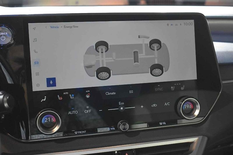Lexus odtajnil novou generaci svého bestselleru RX