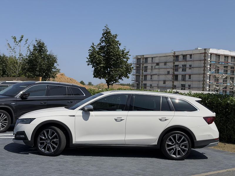Škoda Octavia (2022) Scout 2.0 TDi/DSG/DPH/4x4 - fotka 2 z 25