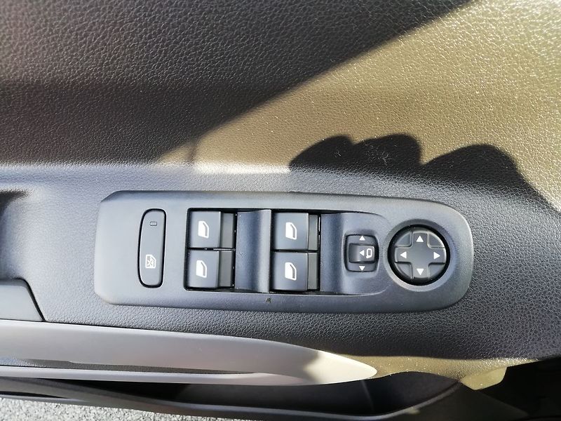Toyota ProAce City Verso 1,5 D-4d A/T L2 Family Comfort - fotka 17 z 19
