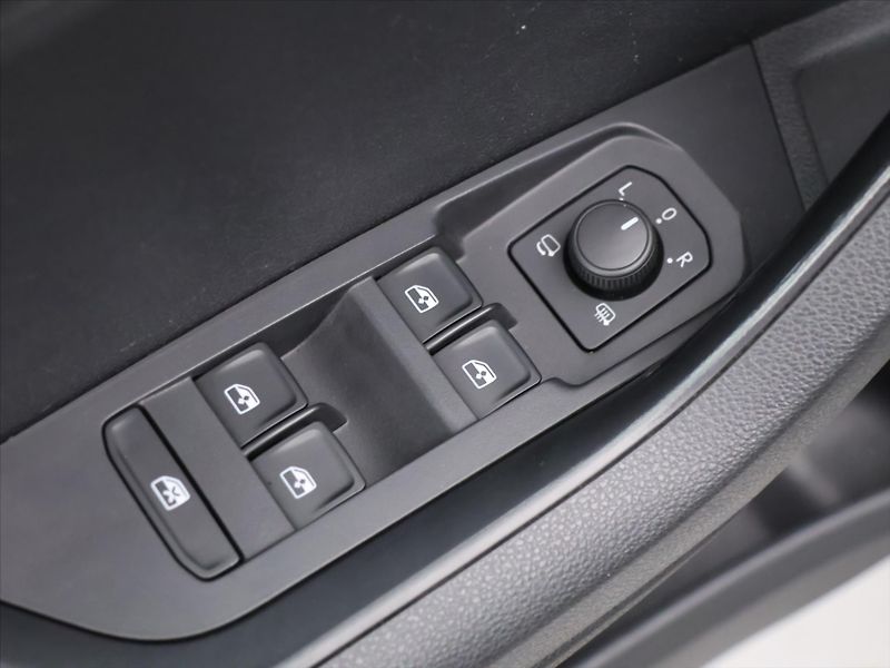 Škoda Karoq 2,0 TDI DSG 4x4 Sportline DPH - fotka 14 z 32