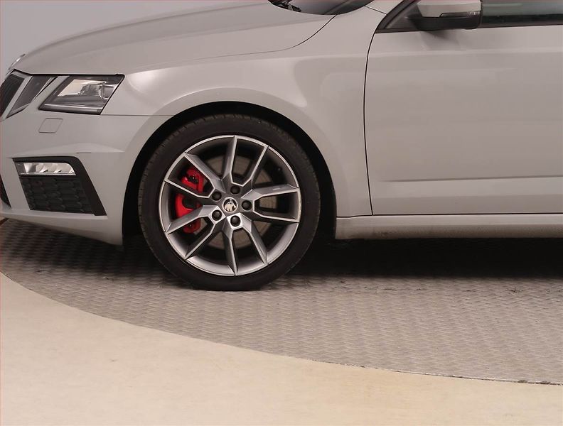 Škoda Octavia (2018) RS 2.0 TSI - fotka 15 z 16