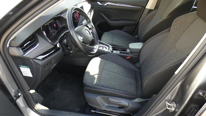 Škoda Octavia Combi 2,0 TDI Style 4x4 DSG 11 - fotka 20 z 26