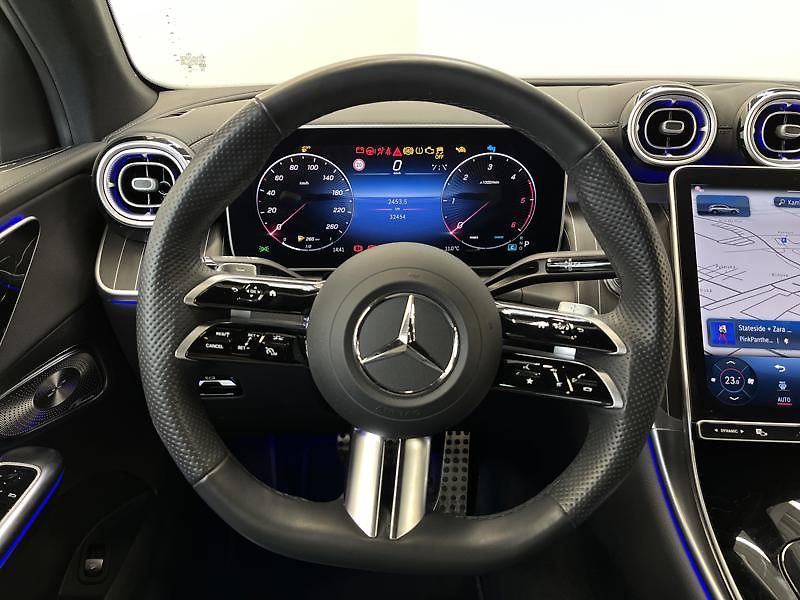 Mercedes-Benz GLC SUV 220d 4MATIC AMG Line Night - fotka 11 z 22