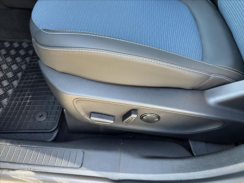 Ford Kuga 2,5 HEV 111kW Blue Cruise - fotka 25 z 49
