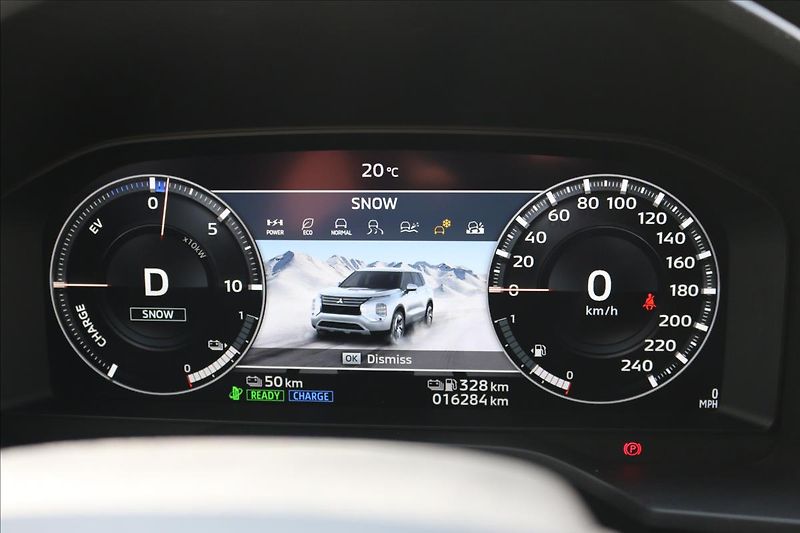 Mitsubishi Outlander 2,4 PHEV, 7míst, Invite - fotka 33 z 53