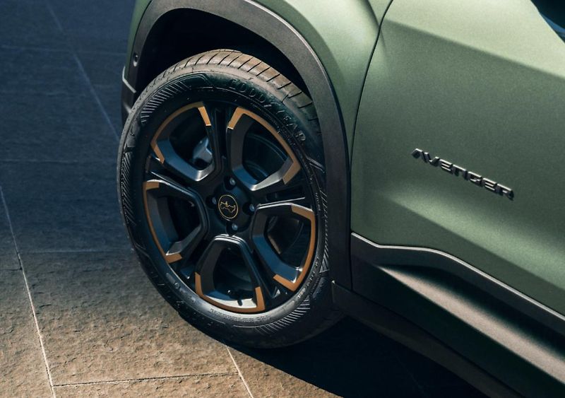 Jeep Avenger (2026) 85th Anniversary e-Hybrid - fotka 5 z 7
