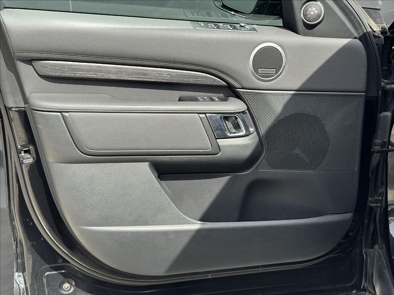 Land Rover Discovery 3,0 SDV6 HSE AWD AT DPH - fotka 28 z 35