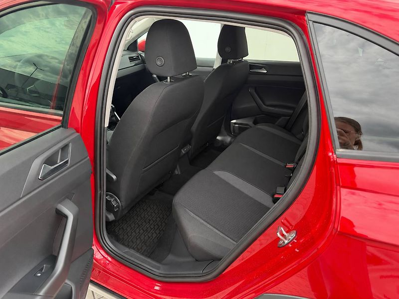 Volkswagen Taigo (2025) People 5G 1,0TSI - fotka 21 z 24