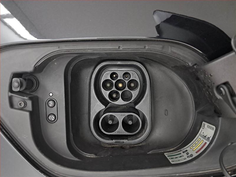 Volkswagen Golf (2019) 32 kWh - 37 Ah, Automat - fotka 20 z 21