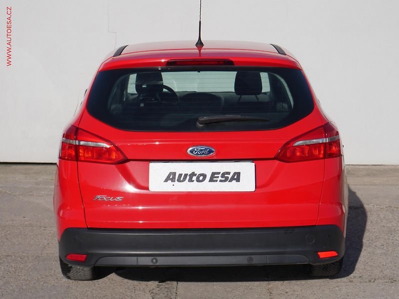 Ford Focus (2015) 1.5 TDCi, AC, výhřev sed - fotka 5 z 14