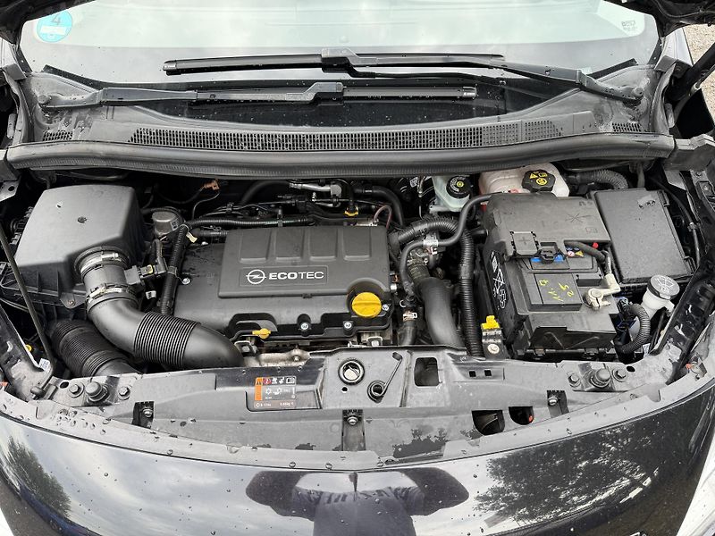 Opel Meriva 1.4iT - fotka 23 z 24