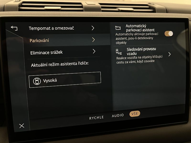 Land Rover Defender 110 D250 X-DYNAMIC SE 1. maj.  - fotka 35 z 47
