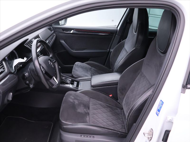 Škoda Superb 2,0 TSI 206kW 4x4 DSG Sportlin - fotka 9 z 26