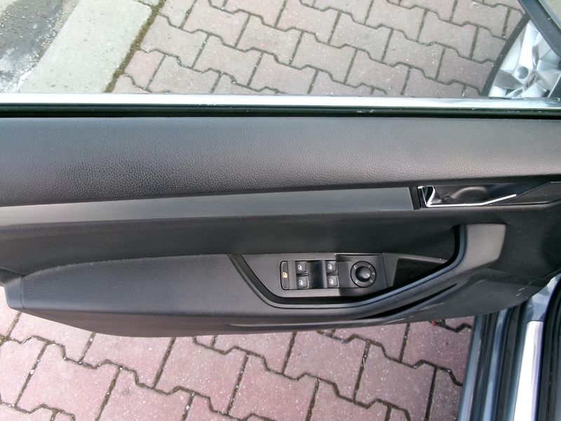 Škoda Superb 2.0 TDI NAVI AUTOKLIMA  - fotka 27 z 35