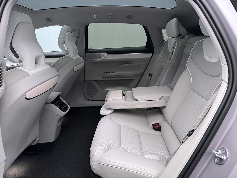 Volvo ES90 (2026) PURE ELECTRIC ULTRA - fotka 17 z 23